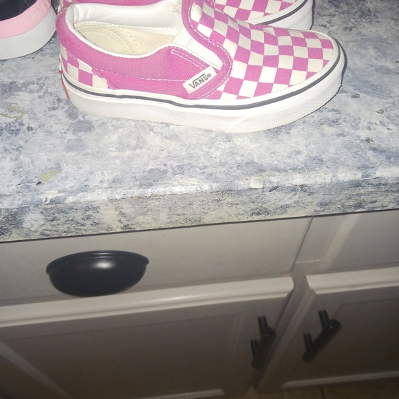 Pumas size 10 $20 Vans size 11 $25 - Picture 5 of 7